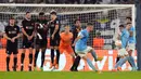 Pemain Lazio Sergej Milinkovic-Savic melakukan tendangan bebas saat melawan FC Midtjylland pada pertandingan sepak bola Grup F Liga Europa di Stadion Olimpiade Roma, Italia, 27 Oktober 2022. Lazio menang 2-1 atas FC Midtjylland. (AP Photo/Alessandra Tarantino)