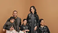 Model Baju Sarimbit Modern dan Elegan, Bergaya Serasi dengan Keluarga