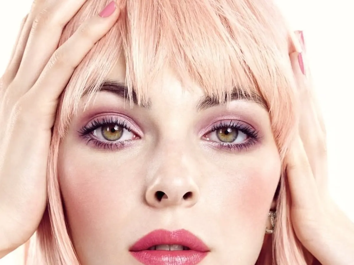 Tips: Eyeliner Warna-Warni untuk Sembunyikan Mata Lelah - Beauty
