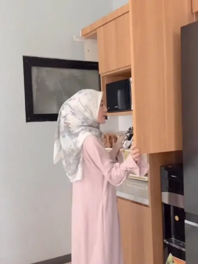 Potret Dapur Rumah Larissa Chou, Penataan Rapi dengan Imbuhan Aksen Kayu