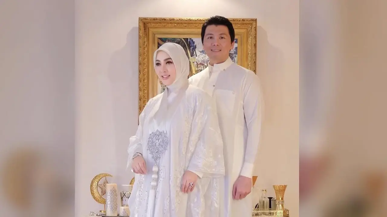Syahrini dan Reino Barack