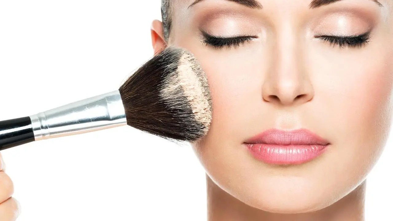 Ini 5 Masalah Tidak Menghapus Make Up Sebelum Tidur