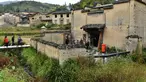 Pemandangan bagian luar toko buku yang dikelilingi sawah di Desa Xiadi, Wilayah Pingnan, Provinsi Fujian, China tenggara (22/10/2020). Direnovasi dari sebuah rumah hunian kuno yang terbengkalai, toko buku yang dikelilingi sawah itu telah menarik perhatian di dunia maya. (Xinhua/Wei Peiquan)