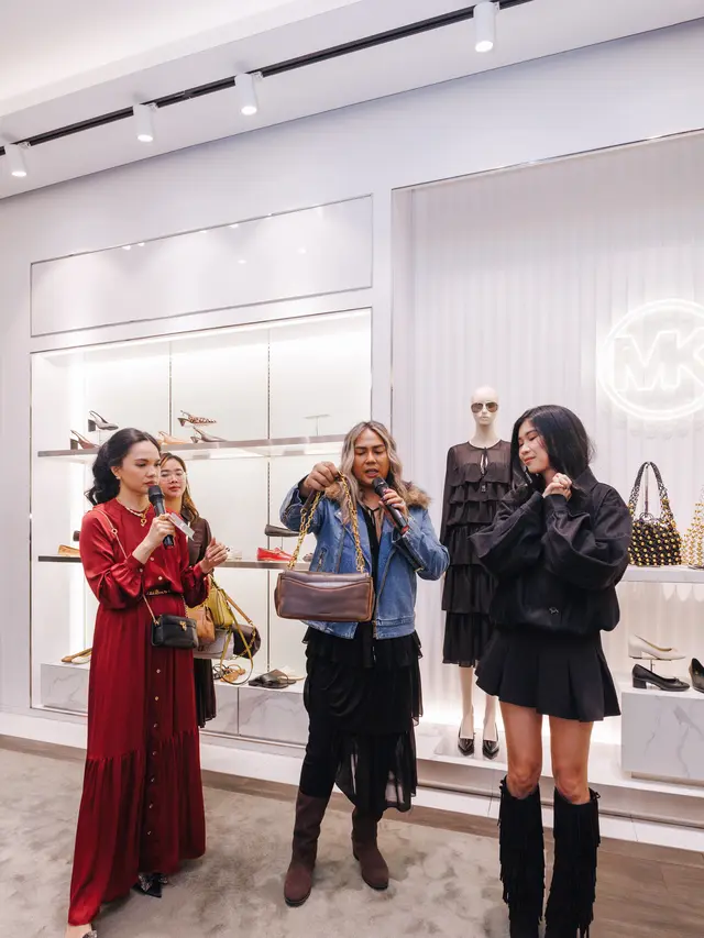 Fall 2026 Michael Kors Padukan Gaya Sophisticated dengan Sentuhan Effortless
