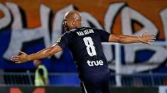 Gol Sergio van Dijk, pesepak bola naturalisasi Indonesia saat bermain di klub asal Thailand Suphanburi FC. Van Dijk akan kembali memperkuat Persib Bandung di TSC 2016.