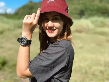 Nama Jodilee Warwick menjad idola baru setelah dirinya dipercaya menjadi host sebuah acara petualangan di televisi. Wanita berdarah campuran ini mencuri perhatian karena memiliki wajah yang cantik. (Instagram/jodileewarwick)