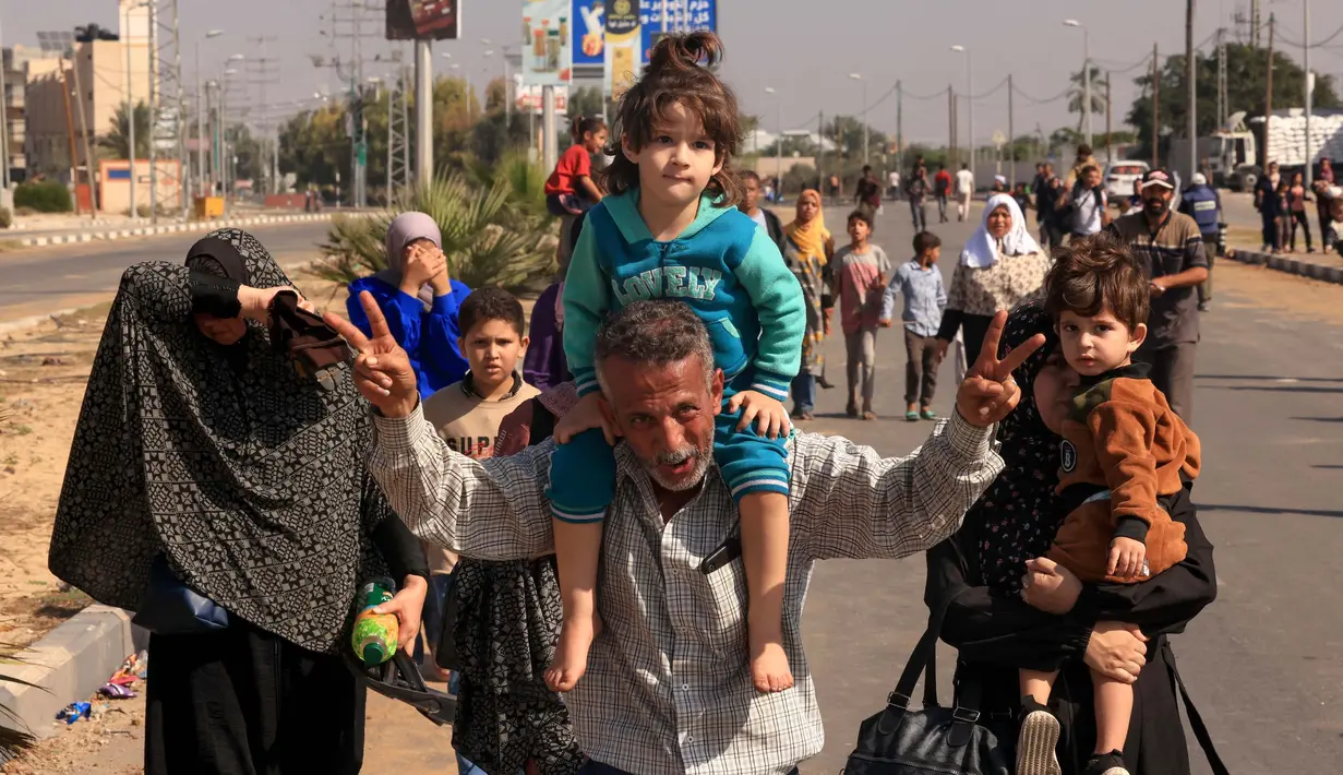 Sebelumnya, militer Israel memerintahkan warga Gaza untuk pindah ke selatan. (MAHMUD HAMS/AFP)