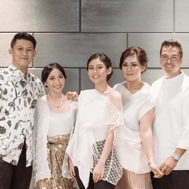 6 Potret Rinni Wulandari Bareng Sissy dan Vanesha Prescilla, Saudara Ipar Kompak
