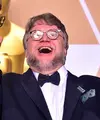 Guillermo del Toro memenangkan Oscar pertamanya karena filmnya berkat film yang digarapnya, The Shape of Water. (Telemundo)