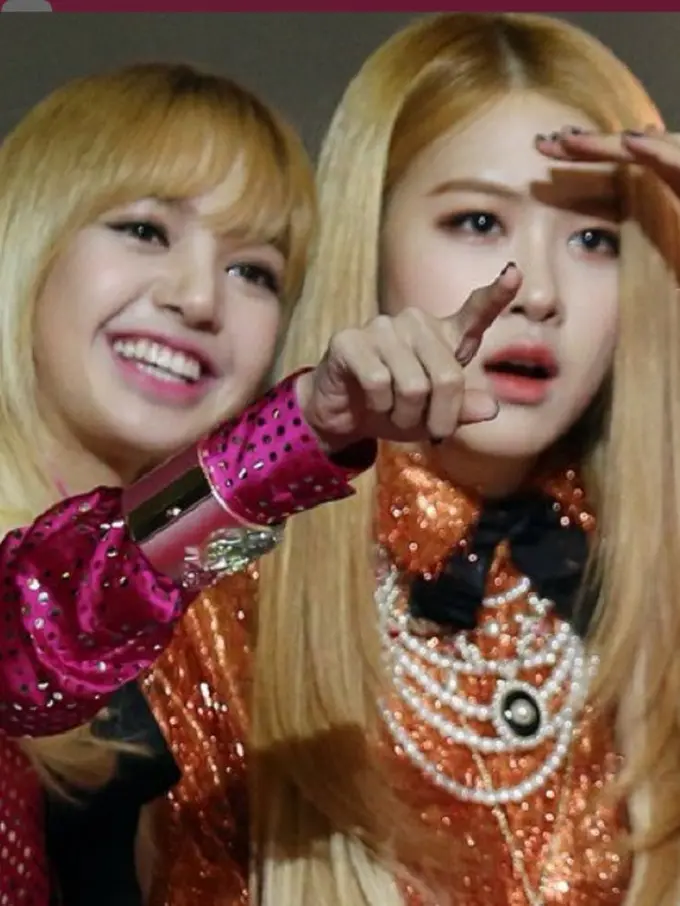 Rose dan Lisa BLACKPINK