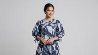 Model Tunik Batik Lengan Bishop Simple Tapi Mewah yang Elegan. Gemini