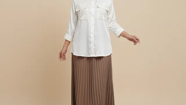 Model Blus Lebaran Satin Doff Biar Kelihatan Mewah. AI