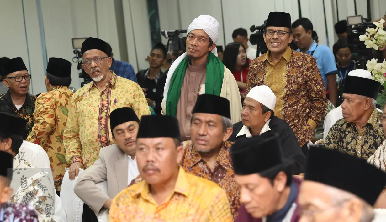 Sejumlah perwakilan ormas mengikuti pemaparan sebelum sidang Isbat penetapan awal bulan Ramadhan 1437 Hijriah di Kantor Kemenag, Jalan MH Thamrin, Jakarta Pusat, Minggu (5/6). (Liputan6.com/Immanuel Antonius)