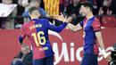 Pemain Barcelona, Fermin Lopez merayakan gol bersama Robert Lewandowski dalam laga lanjutan Liga Spanyol 2024/2025 melawan Sevilla di Ramon Sanchez Pizjuan Stadium, Sevilla, Spanyol, Senin (10/02/2025) dini hari WIB. (AFP/Cristina Quicler)