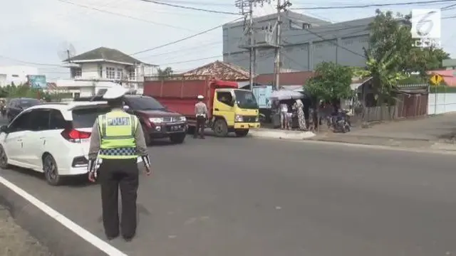 Seorang sopir truk di Jambi mencoba kabur saat terkena razia polisi.