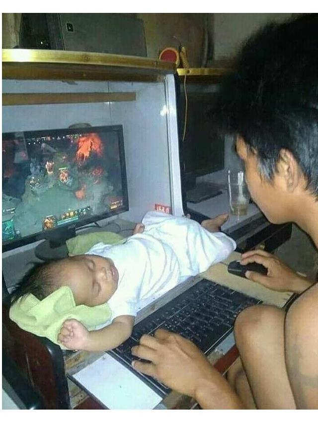 Kelakuan di warnet (Sumber: Instagram/awreceh.id)