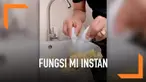 Seorang pria memperbaiki wastafelnya dengan cara yang unik. Ia menggunakan mi instan lengkap dengan bumbunya. Ditambah dengan lem super dan dibentuk mengikuti bentuk wastafel.