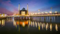 Masjid Amirul Mukminin/Shutterstock-Sony Herdiana.