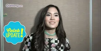 Sheryl Sheinafia tampil santai dengan sneakersnya di Malam Puncak HUT SCTV yang ke-26.