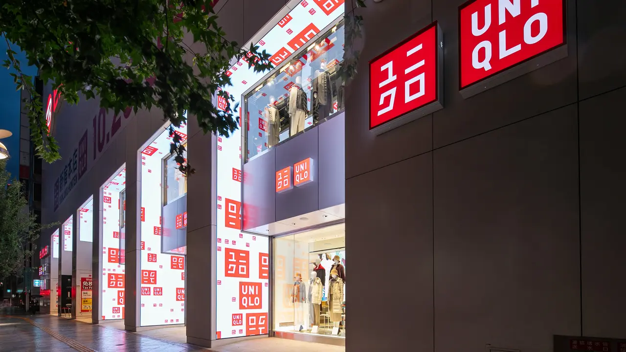 Bukan Sekadar Ritel Baju, UNIQLO Shinjuku Honten Hadirkan Pengalaman Belanja Asik Sambil Ngopi dan Merangkai Bunga