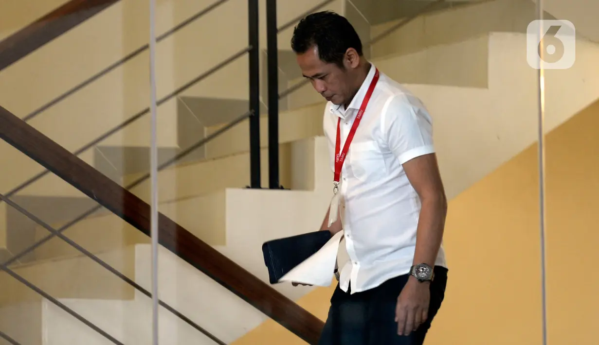 Advokat PDIP, Donny Tri Istiqomah memenuhi panggilan penyidik KPK di Jakarta, Rabu (12/02/2020). Donny Tri Istiqomah dipanggil sebagai saksi terkait kasus dugaan suap penetapan pergantian antarwaktu (PAW) anggota DPR untuk tersangka mantan Komisioner KPU Wahyu Setiawan. (merdeka.com/Dwi Narwoko)