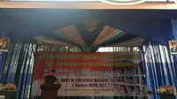 Ketua MPR Zulkifli Hasan saat memberikan sambutan di depan ratusan santri. (Liputan6.com/Nanda Perdana Putra)