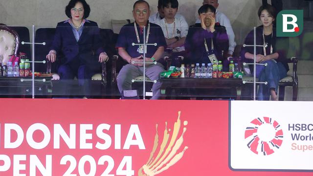 Pelatih Timnas Indonesia, Shin Tae-yong menyaksikan final Indonesia Open 2024