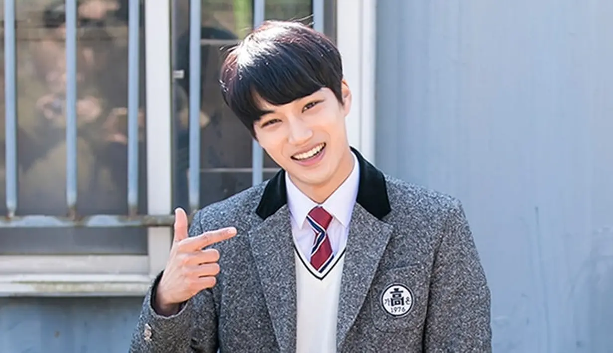 Seperti yang dilansir dari Soompi, Kai saat ini sedang di rumah duka. Dan pemakaman ayah dari Kai EXO akan dilangsungkan secara tertutup. (Foto: Soompi.com)