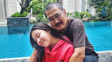 Sebagai ayah dan anak, Bambang Trihatmodjo dan Khirani punya hubungan yang sangat hangat yang tercermin dari setiap kebersamaan mereka di berbagai momen. (FOTO: instagram.com/mayangsari_official/)