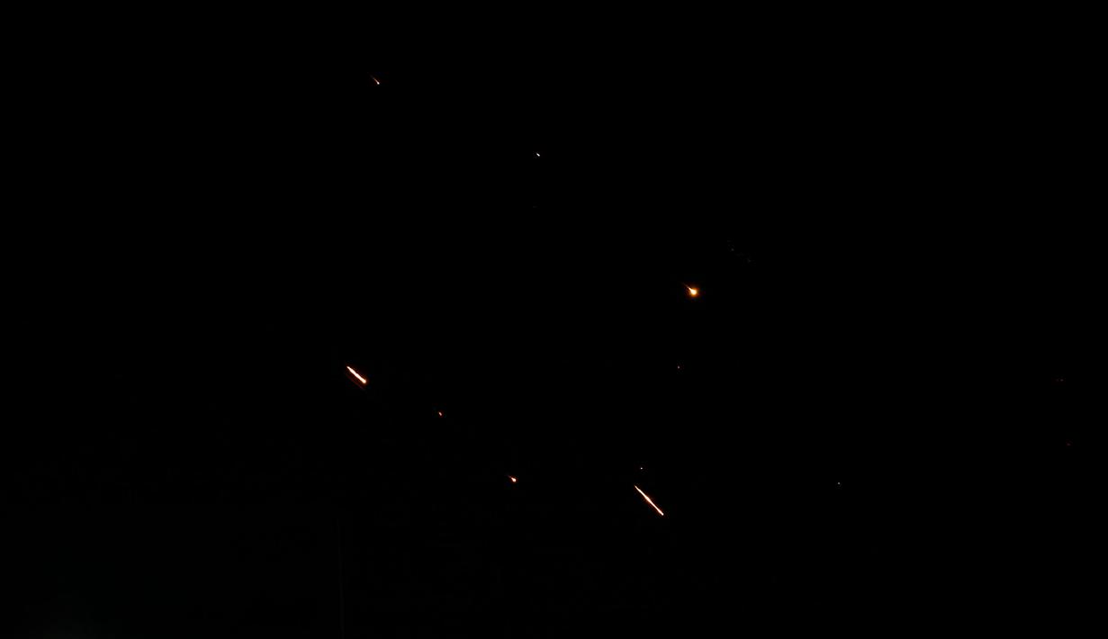 Garda Revolusi Iran mengonfirmasi pada 14 April 2024 bahwa serangan pesawat tak berawak dan rudal sedang berlangsung terhadap Israel. (Jalaa MAREY/AFP)