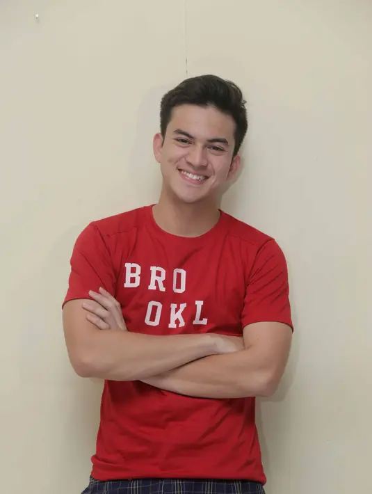 Salah satu pemeran Rizky Nazar berbincang dengan Bintang.com terkait peran dalam sinetron terbarunya Jodoh Yang Tertukar yang menurutnya unik. Pria kelahiran 21 tahun itu berperan sebagai Dito. (Nurwahyunan/Bintang.com)