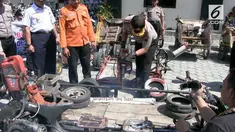 Sebanyak lima vespa modifikasi dihancurkan polisi lantaran dianggap membahayakan.