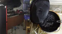 6 Potret Keadaan Dapur Saat Diambil Alih Bapak-bapak, Bak Medan Pertempuran
