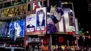 Kang Daniel mendapatkan hadiah spesial dari para penggemarnya. Mereka memasang iklan di Times Square, New York. (foto: allkpop.com)