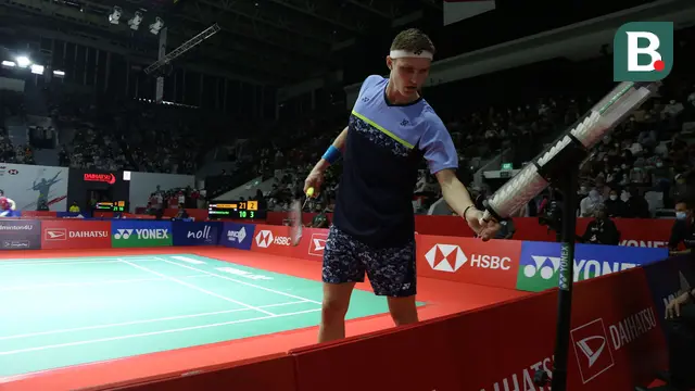 Foto: Tampil Percaya Diri, Viktor Axelsen Melaju ke Babak Perempatfinal Daihatsu Indonesia Masters 2022