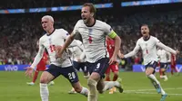 Selebrasi pemain Inggris, Harry Kane usai menjebol gawang Denmark dalam pertandingan semifinal Piala Eropa 2020 di Wembley stadium, Kamis (8/7/2021). (Foto: AP/Pool/Laurence Griffiths)
