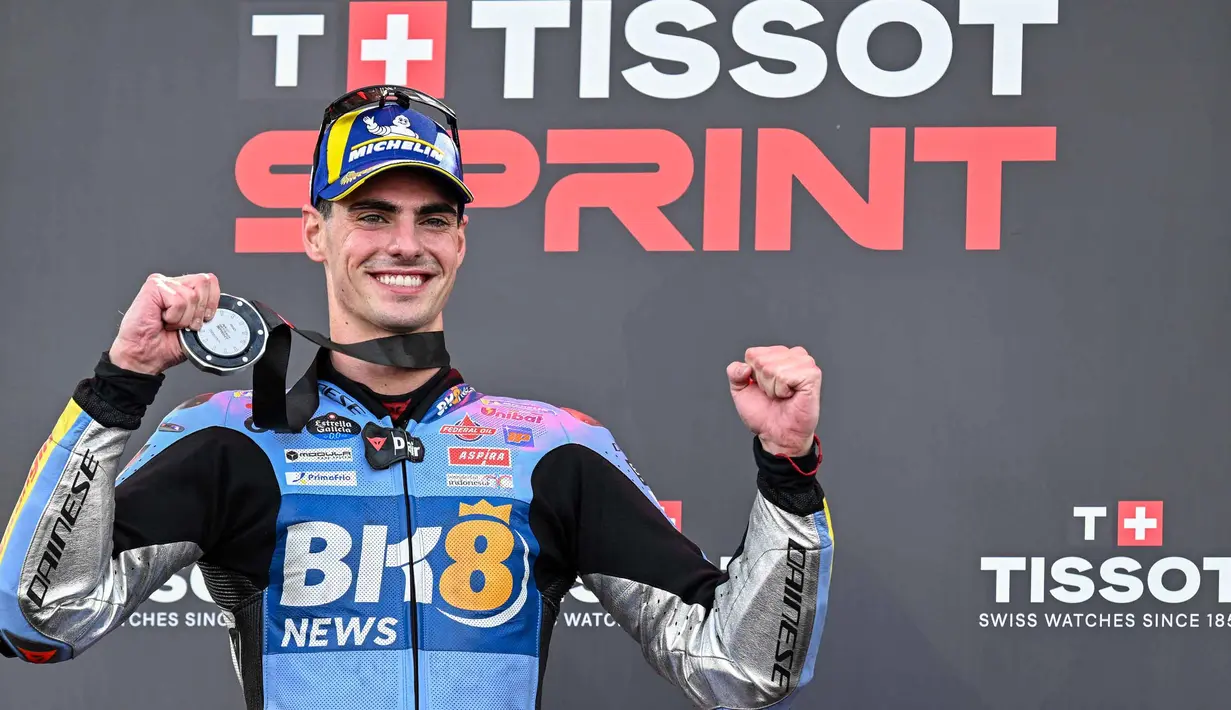 Tempat kedua Sprint Race di MotoGP Indonesia 2025 dihuni pembalap asal Spanyol dari tim BK8 Gresini Racing MotoGP, Fermin Aldeguer. (SONNY TUMBELAKA/AFP)