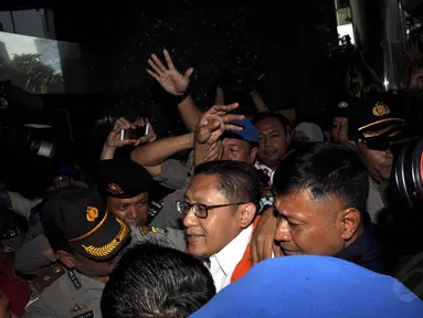 Anas Urbaningrum saat memasuki gedung Pengadilan Tipikor, Jakarta, Rabu (24/9/14). (Liputan6.com/Miftahul Hayat)