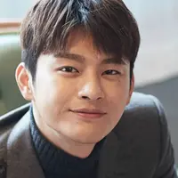 Seo In Guk menjalani wajib militer sejak 28 Maret 2017. (via. AllKpop)