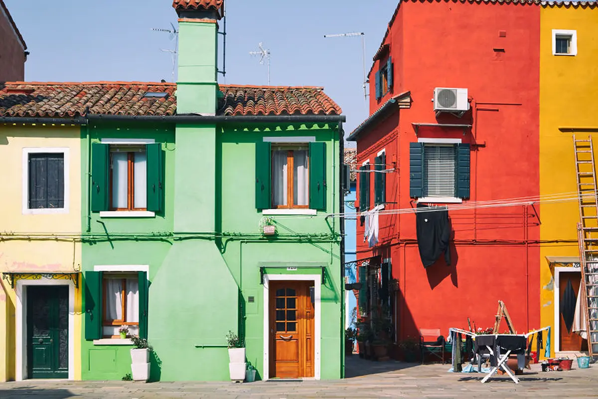 Pulai ini tak jauh dari pusat Kota Vanesia, Italia