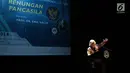 Ketua Dewan Pertimbangan Presiden periode 2010-2014, Emil Salim saat menyampaikan Renungan Pancasila di Teater Kecil TIM, Jakarta, Selasa (7/8). STA Memorial Lecture rutin diadakan sejak 2005 lalu. (Liputan6.com/Helmi Fithriansyah)
