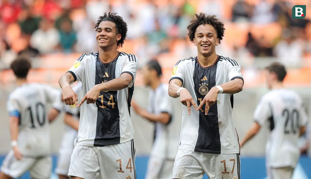 <p>Selebrasi pemain Timnas Jerman U-17 setelah&nbsp;Eric Emanuel Da Silva Moreira (kanan) mencetak gol ke gawang Timnas Venezuela U-17 dalam laga pamungkas Grup F Piala Dunia U-17 2023 yang berlangsung di Jakarta International Stadium (JIS), Jakarta, Sabtu (18/11/2023). (Bola.com/Bagaskara Lazuardi)</p>