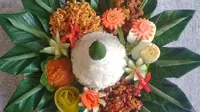 Resep tumpeng mini nasi putih. (dok. Cookpad @LilisSyam26)