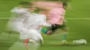 Pemain Barcelona, Francisco Trincao berlari menggiring bola saat melawan Rayo Vallecano pada laga babak 16 Besar Copa del Rey di Vallecas stadium, Madrid, Kamis (28/1/2021). (Foto: AP/Manu Fernandez)