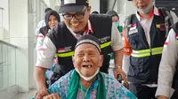 374 Jemaah Haji Indonesia Embarkasi Kertajati Tiba di Madinah. (Liputan6.com/Nafiysul Qodar)