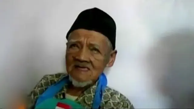 Kakek Berusia 96 Tahun Berangkat Haji