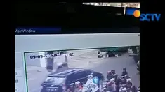 Saat berkendara di kota Bandung, Jawa Barat, taatilah peraturan lalu lintas sebaik mungkin. 