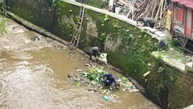 Ditegur Prabowo soal Sampah Menumpuk, Pemkot Bogor Langsung Bersihkan Sungai