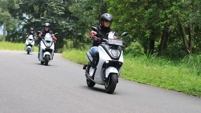 Yamaha E01
