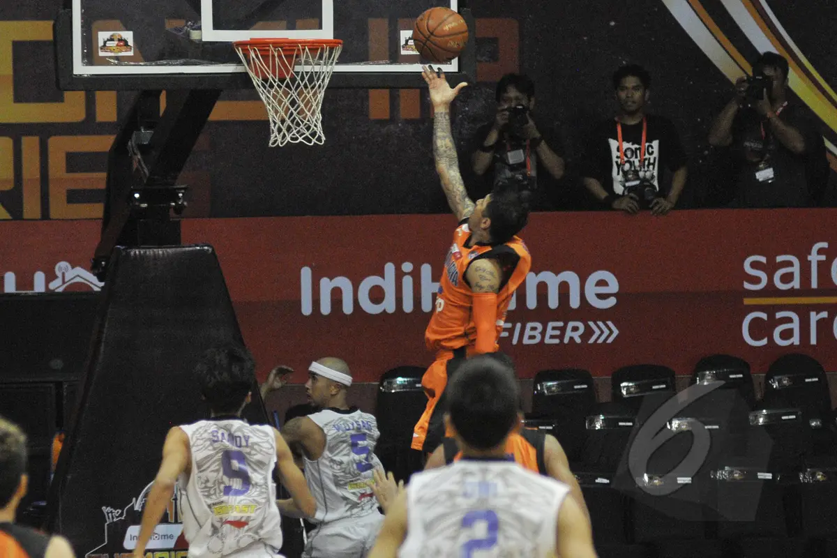 CLS Knights Surabaya vs Pelita Jaya Energi Mega Persada Jakarta